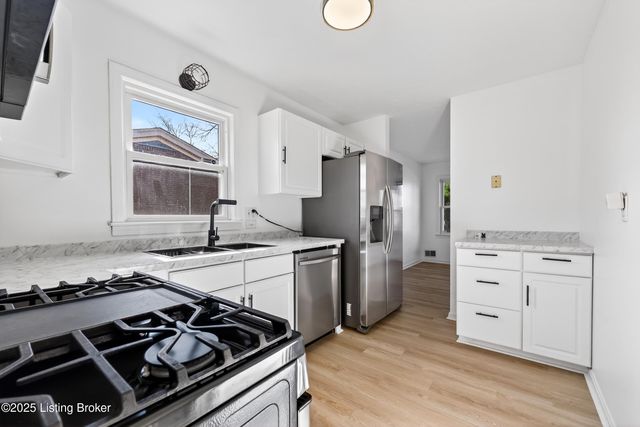 6807 Rock Forest Dr, Louisville, KY 40219