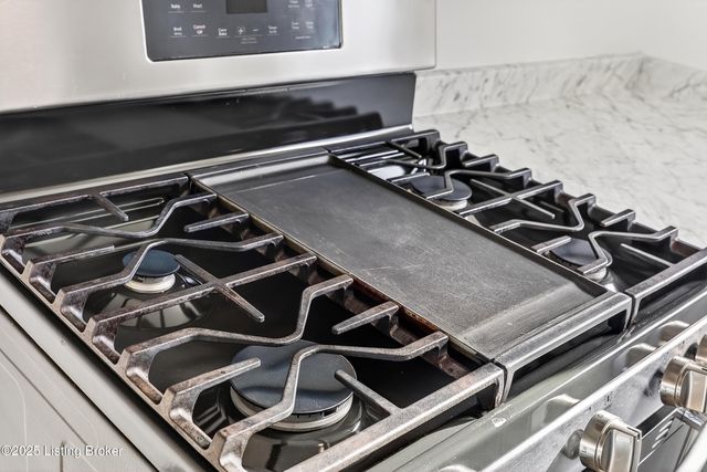 6807 Rock Forest Dr, Louisville, KY 40219