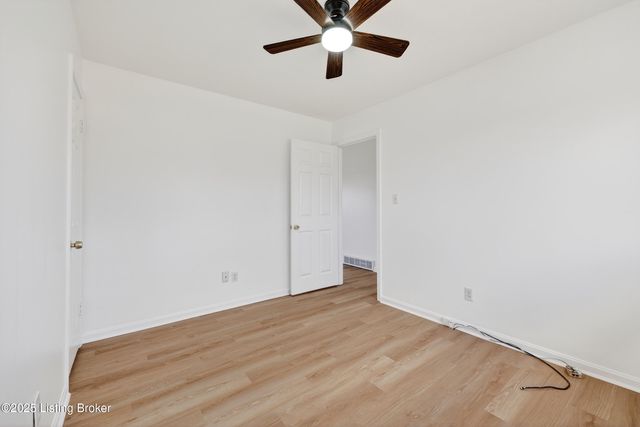 6807 Rock Forest Dr, Louisville, KY 40219