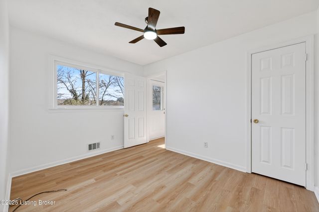 6807 Rock Forest Dr, Louisville, KY 40219