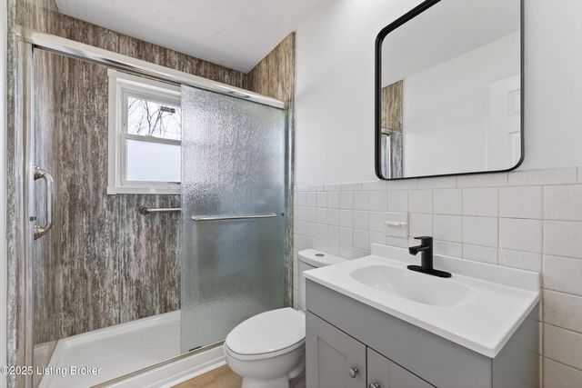 6807 Rock Forest Dr, Louisville, KY 40219