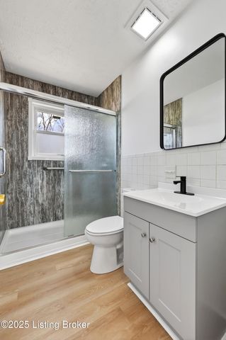 6807 Rock Forest Dr, Louisville, KY 40219