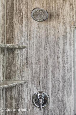 6807 Rock Forest Dr, Louisville, KY 40219