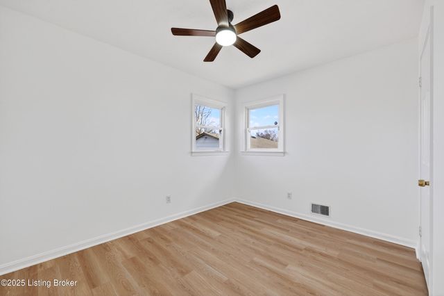 6807 Rock Forest Dr, Louisville, KY 40219