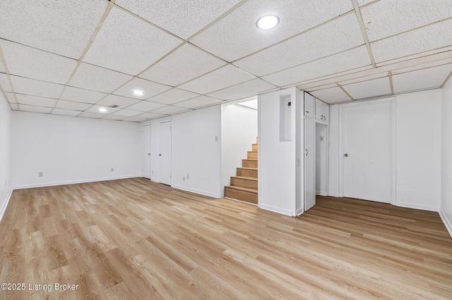 6807 Rock Forest Dr, Louisville, KY 40219