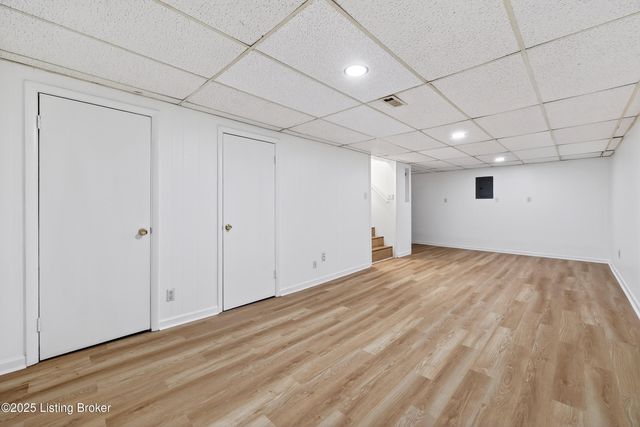 6807 Rock Forest Dr, Louisville, KY 40219