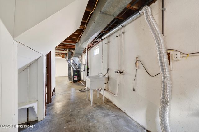 6807 Rock Forest Dr, Louisville, KY 40219