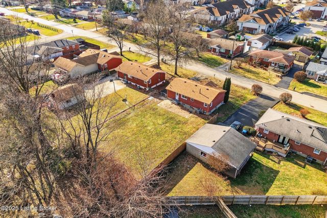 6807 Rock Forest Dr, Louisville, KY 40219