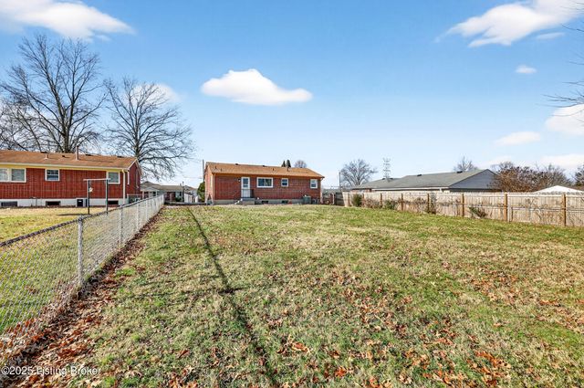 6807 Rock Forest Dr, Louisville, KY 40219