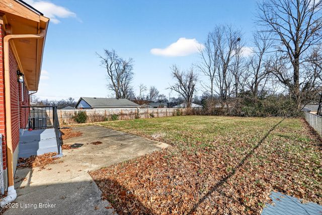 6807 Rock Forest Dr, Louisville, KY 40219