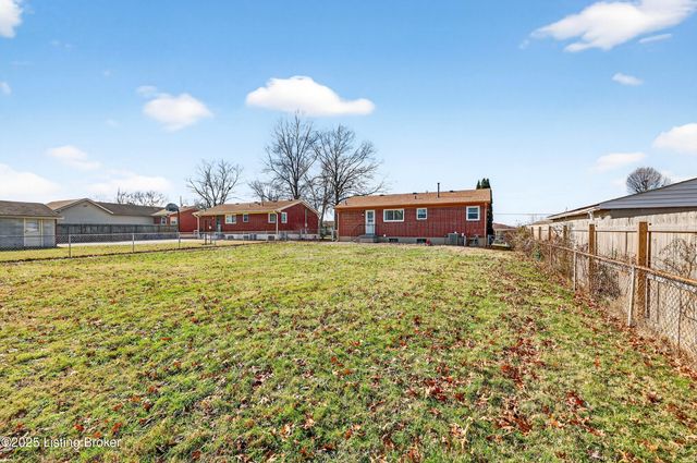 6807 Rock Forest Dr, Louisville, KY 40219