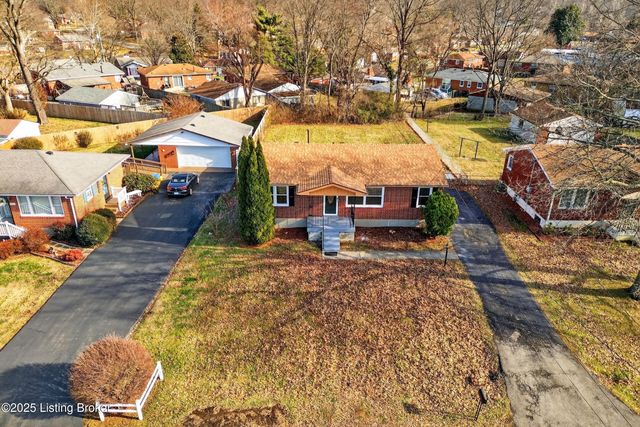 6807 Rock Forest Dr, Louisville, KY 40219