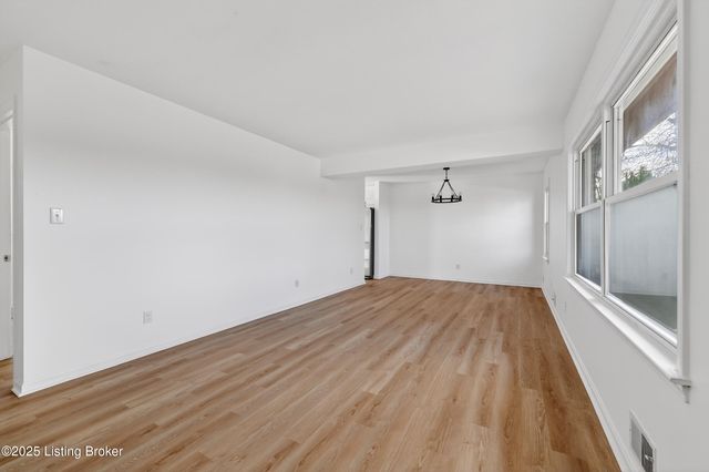 6807 Rock Forest Dr, Louisville, KY 40219