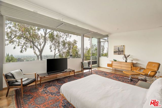 901 Kenter Way, Los Angeles, CA 90049