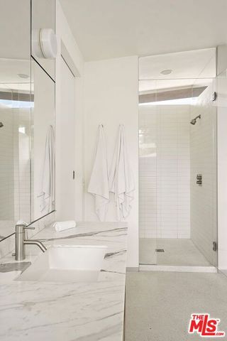 901 Kenter Way, Los Angeles, CA 90049