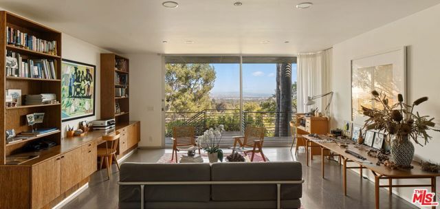 901 Kenter Way, Los Angeles, CA 90049