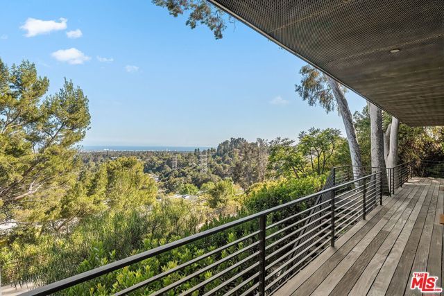 901 Kenter Way, Los Angeles, CA 90049