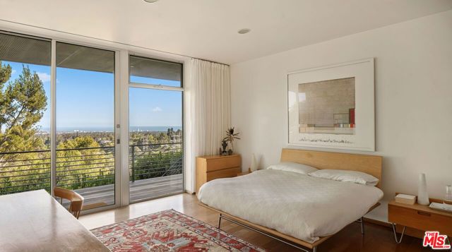 901 Kenter Way, Los Angeles, CA 90049