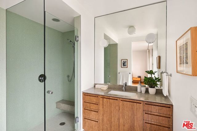 901 Kenter Way, Los Angeles, CA 90049