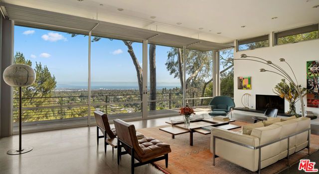 901 Kenter Way, Los Angeles, CA 90049