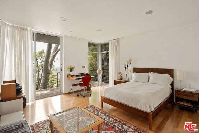901 Kenter Way, Los Angeles, CA 90049