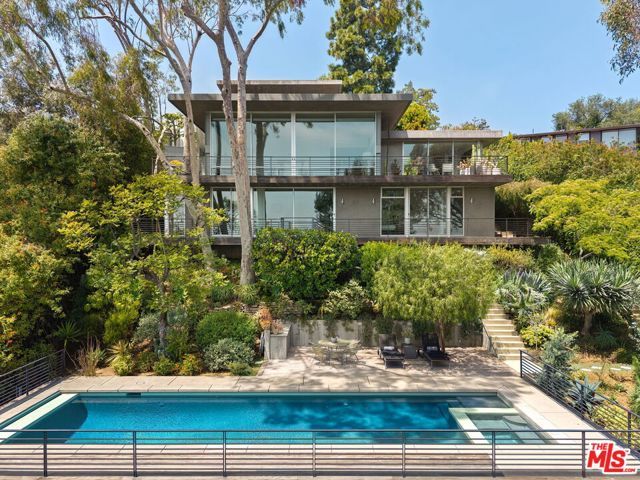 901 Kenter Way, Los Angeles, CA 90049