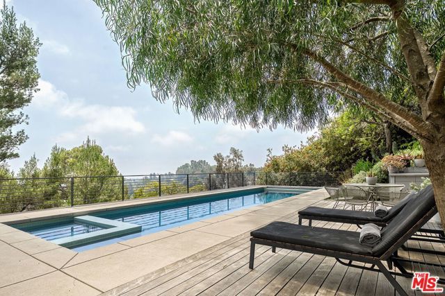 901 Kenter Way, Los Angeles, CA 90049