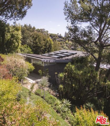 901 Kenter Way, Los Angeles, CA 90049