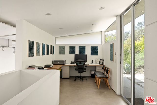 901 Kenter Way, Los Angeles, CA 90049