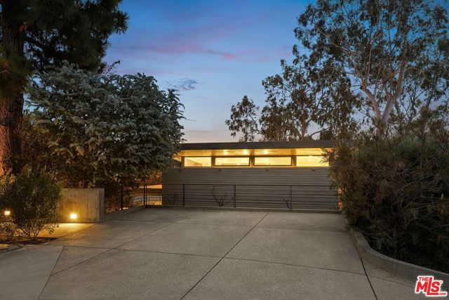 901 Kenter Way, Los Angeles, CA 90049