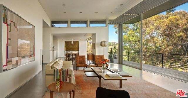 901 Kenter Way, Los Angeles, CA 90049