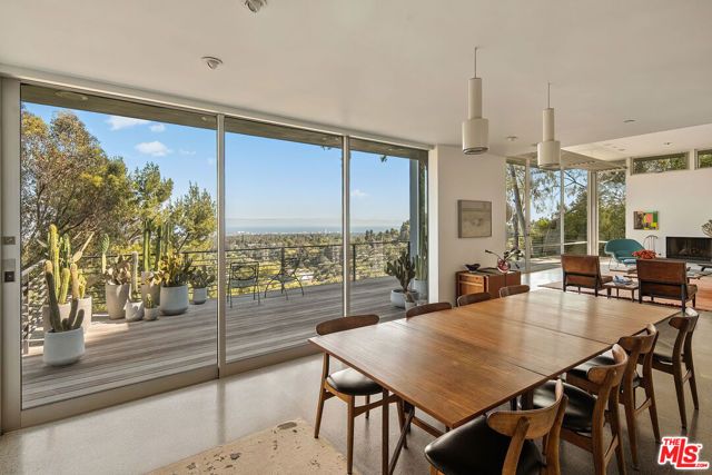 901 Kenter Way, Los Angeles, CA 90049