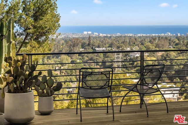 901 Kenter Way, Los Angeles, CA 90049