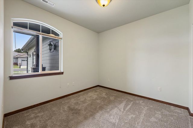 7604 N E St, Spokane, WA 99208