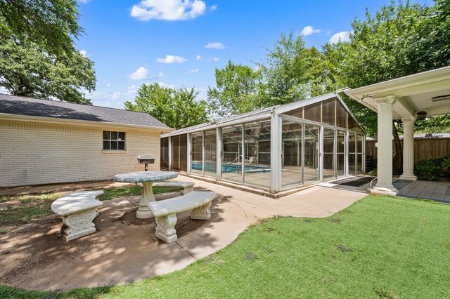 1200 Circle Lane, Bedford, TX 76022