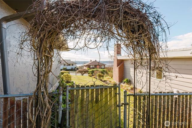 2110 E 17th Street, Bremerton, WA 98310