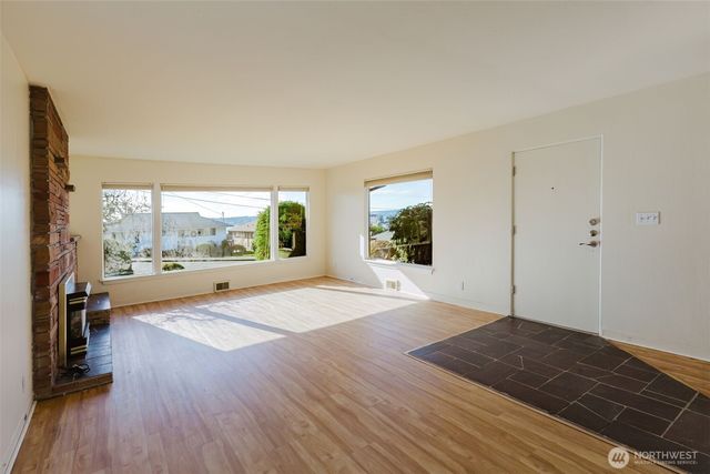 2110 E 17th Street, Bremerton, WA 98310