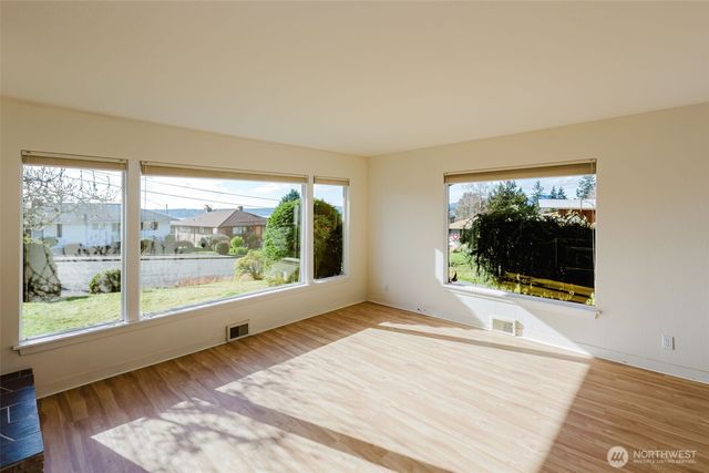 2110 E 17th Street, Bremerton, WA 98310