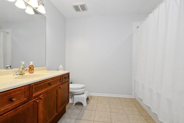 5100 W 96th Street 240, Oak Lawn, IL 60453