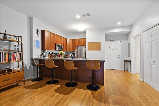 5100 W 96th Street 240, Oak Lawn, IL 60453