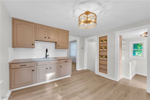 2230 Alger Road, Lakewood, OH 44107