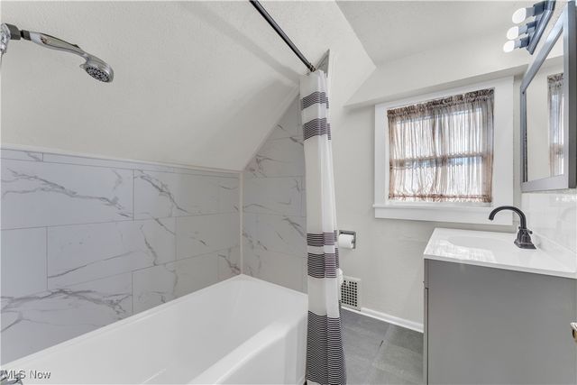 2230 Alger Road, Lakewood, OH 44107