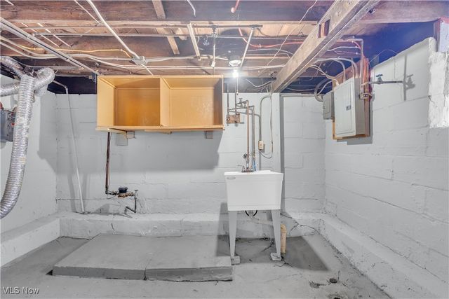 2230 Alger Road, Lakewood, OH 44107