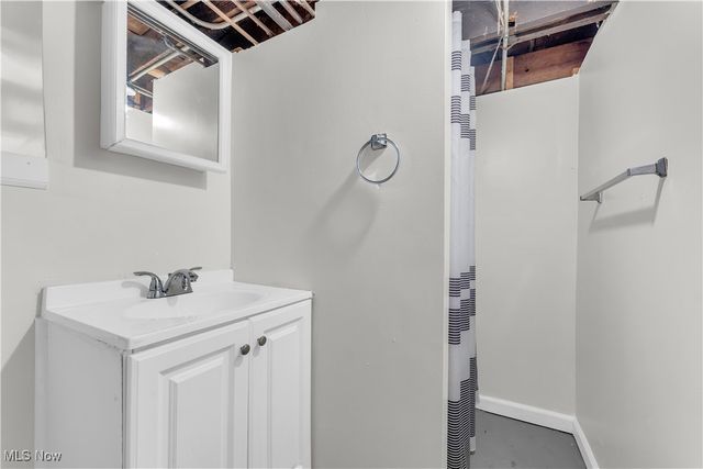 2230 Alger Road, Lakewood, OH 44107