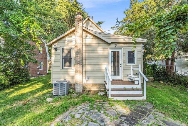 2230 Alger Road, Lakewood, OH 44107