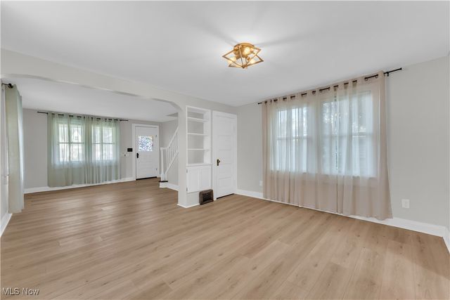 2230 Alger Road, Lakewood, OH 44107