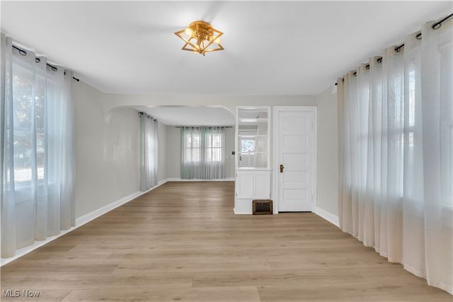 2230 Alger Road, Lakewood, OH 44107