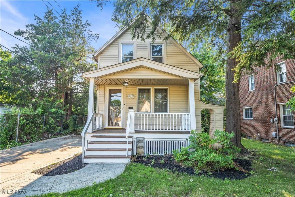 2230 Alger Road, Lakewood, OH 44107