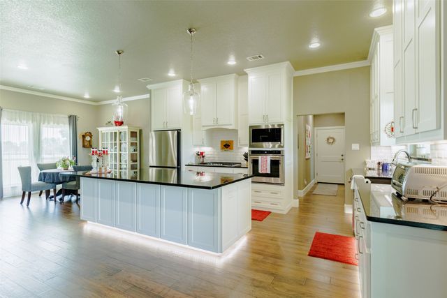 121 County Road 2571, Alvord, TX 76225