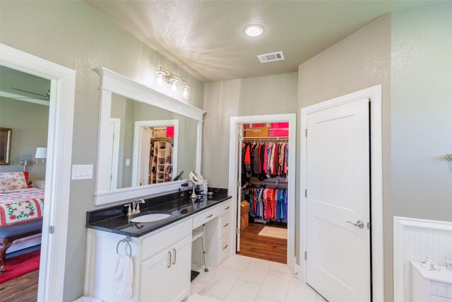 121 County Road 2571, Alvord, TX 76225